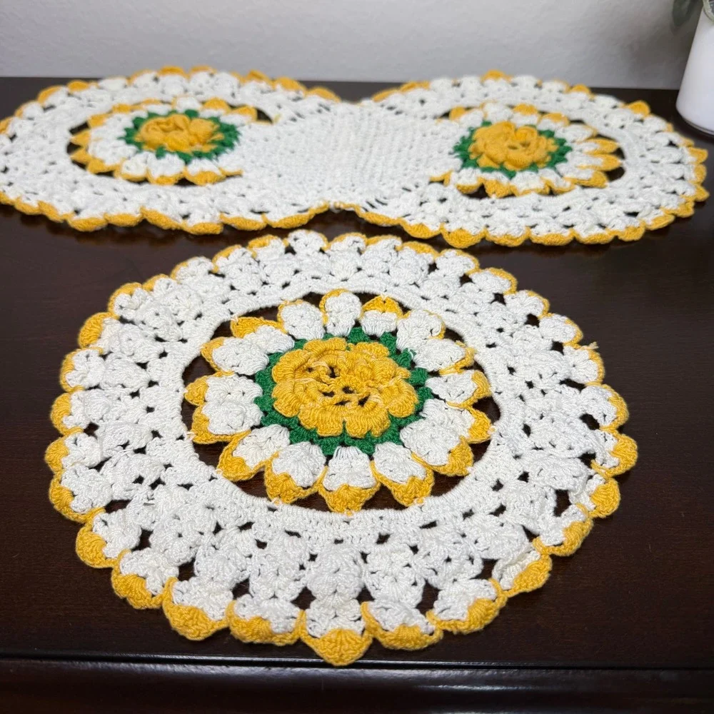Vintage Handmade Crochet Sunflower Doily Set White Yellow Green Floral‎ 2 Piece
